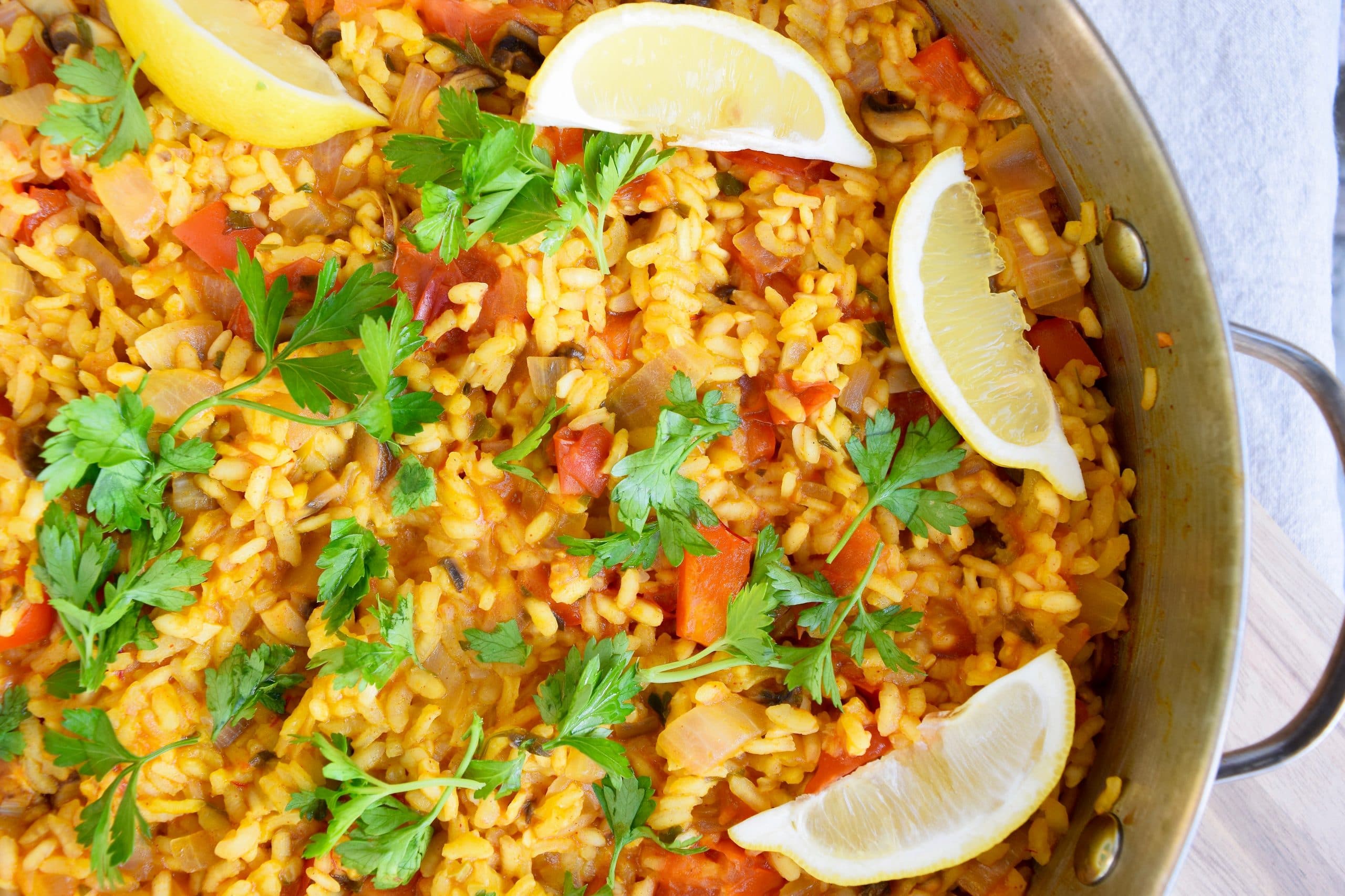 What ingredients go in a traditional paella?